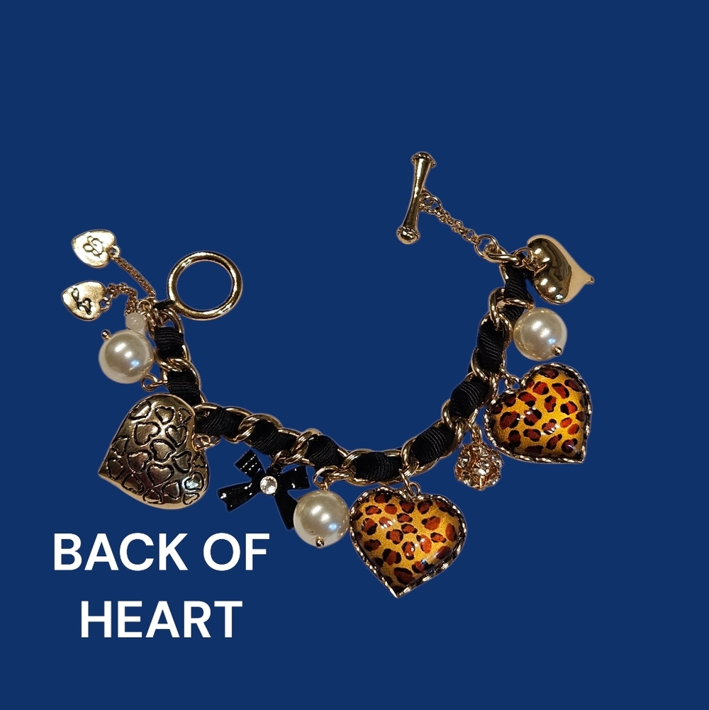 💛🐆Betsey Johnson Cheetah Big Cat Print Puffy Hearts Charm Toggle Bracelet NWOT - Picture 6 of 11
